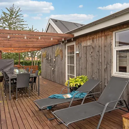 Сasa de vacaciones Four-bedroom In Haderslev